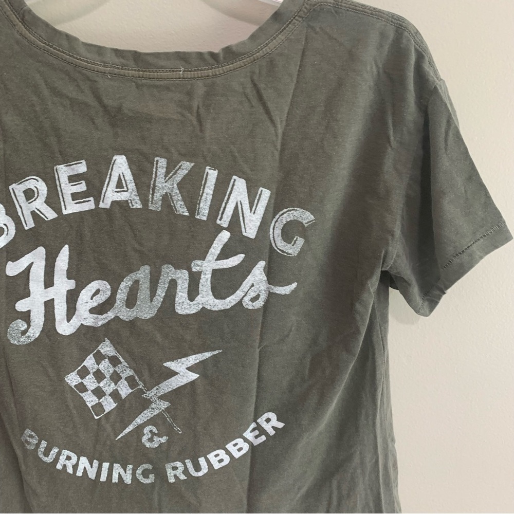 Urban Outfitters Junk Food Slogan Back Burning Hearts & Burning Rubber T Shirt - Picture 2 of 11